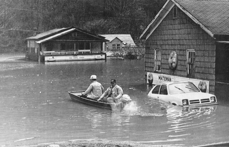 1977 Tug Fork flood in Matewan West Virginia loading=