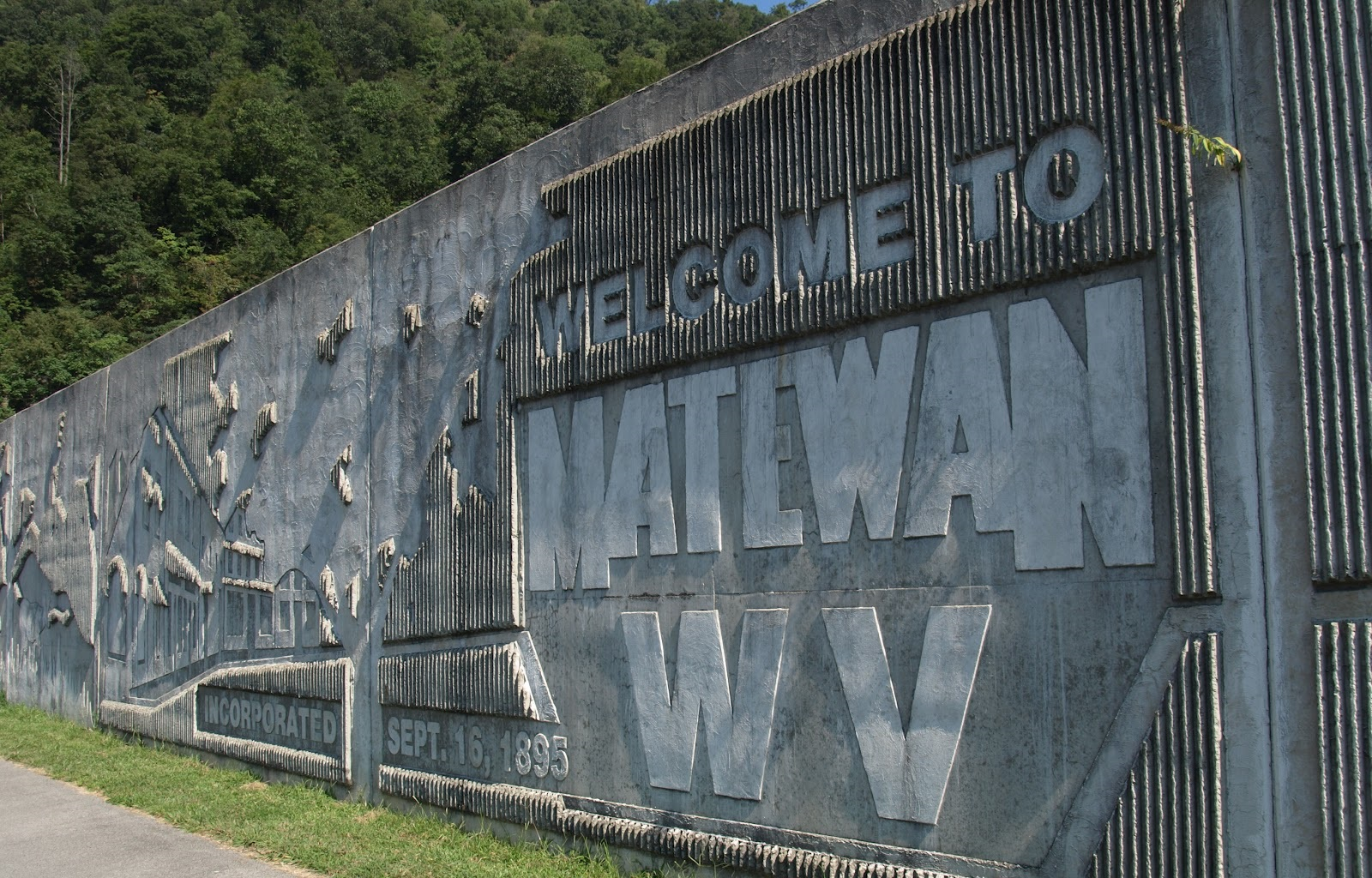 Matewan West Virginia floodwall welcome mural loading=